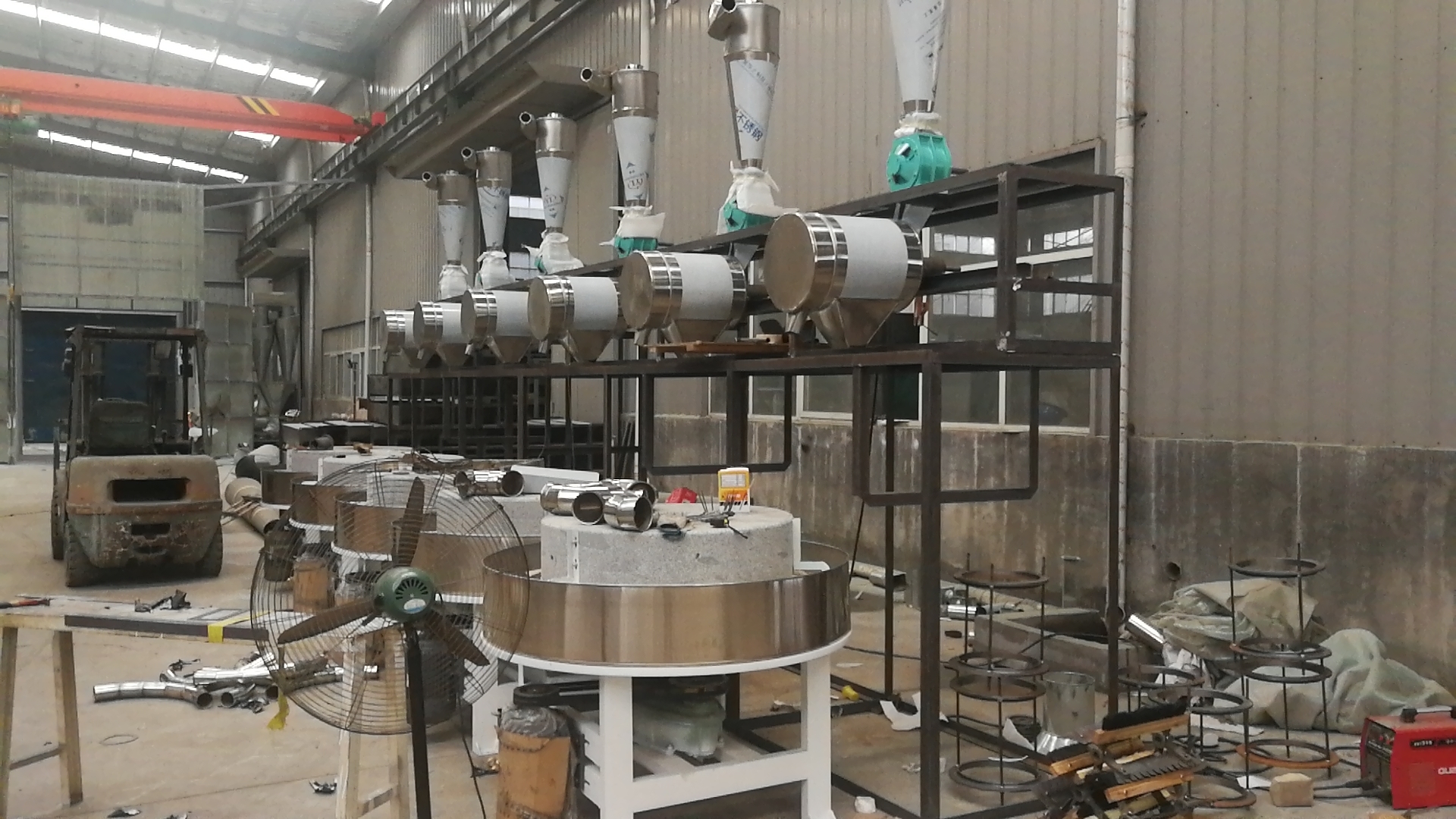 石磨面粉機(jī)械.jpg 石磨面粉機(jī)械.jpg