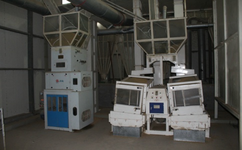 大米加工設(shè)備2.jpg