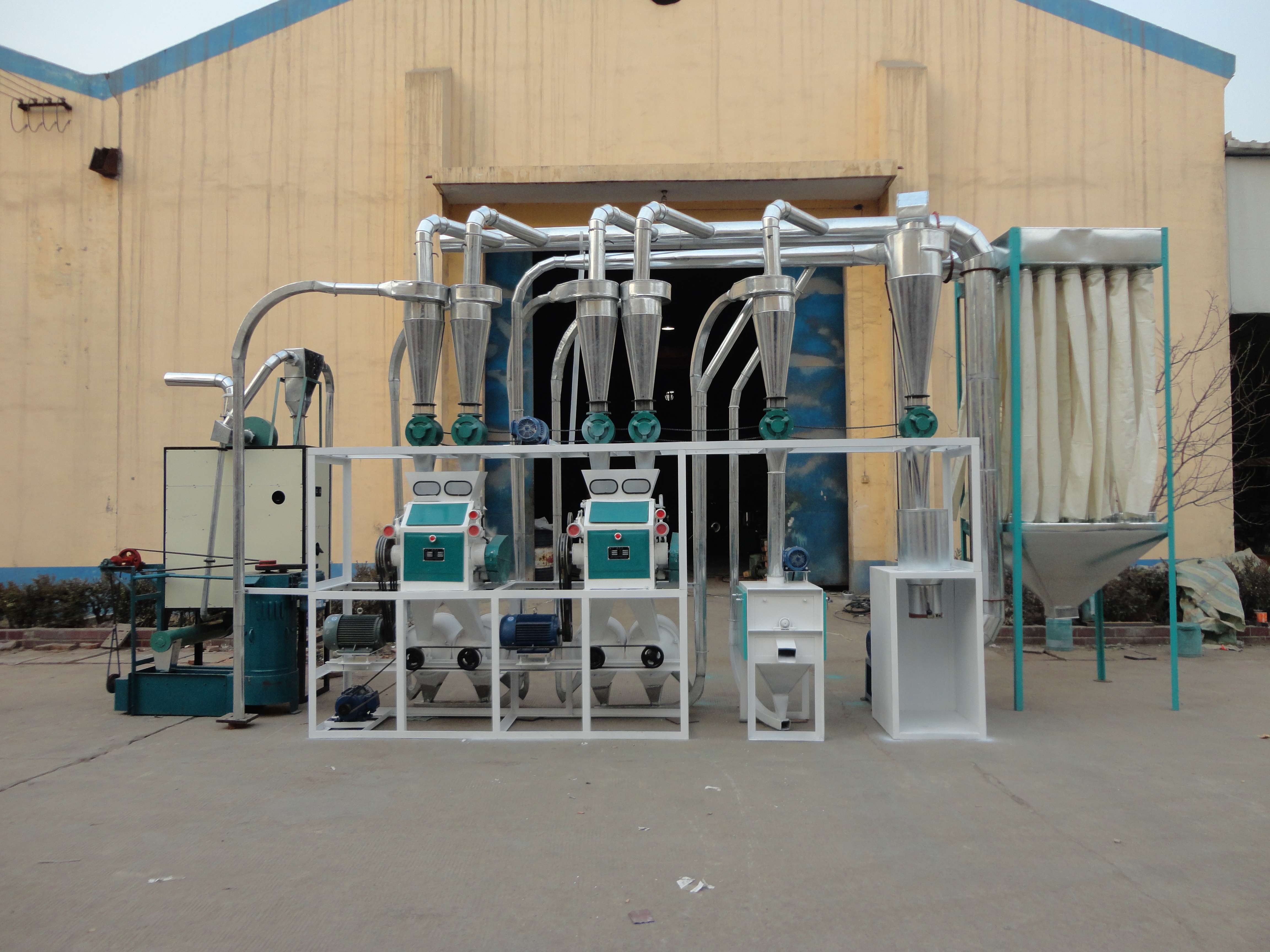 中瑞糧油機(jī)械小型面粉機(jī)組.jpg 中瑞糧油機(jī)械小型面粉機(jī)組.jpg